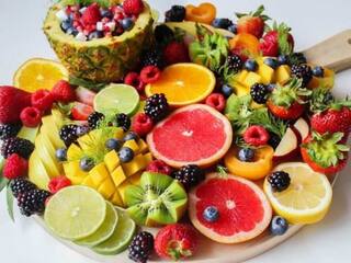Health Tips:  झटपट वजन कमी करायचंय? 'या' फळांचा करा आहारात समावेश