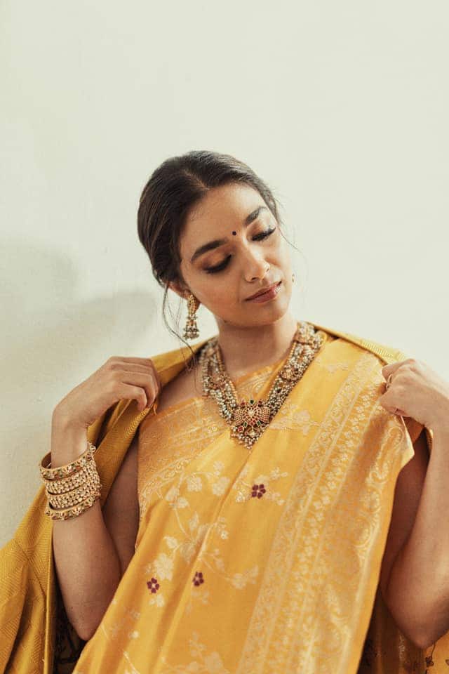 పసుపు చీరలో కీర్తి సురేష్.. దిష్టి తీయడం మరిచిపోకండి - Image Credit: Keerthy Suresh/Facebook