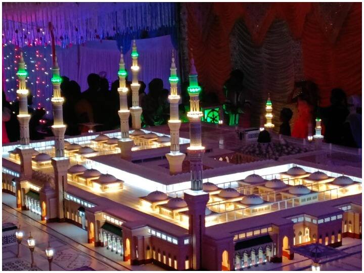 Madhya Pradesh: अब छिंदवाड़ा में करिए इस्लाम के दूसरे सबसे पवित्र स्थान मस्जिद-ए-नवबी का दीदार, तीन साल में दो भाइयों ने बनाया हूबहू मॉडल Two brothers created same to same model of Masjid a nawbi of madina in Chhindwara with 3 years of hard work Madhya Pradesh: अब छिंदवाड़ा में करिए इस्लाम के दूसरे सबसे पवित्र स्थान मस्जिद-ए-नवबी का दीदार, तीन साल में दो भाइयों ने बनाया हूबहू मॉडल