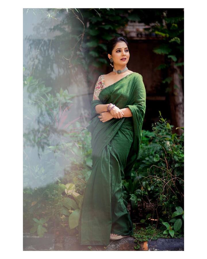 सायली तिच्या वेगवेगळ्या लूकमधील फोटो सोशल मीडियावर शेअर करत असते. (Photo:@sayali_sanjeev_official/IG)