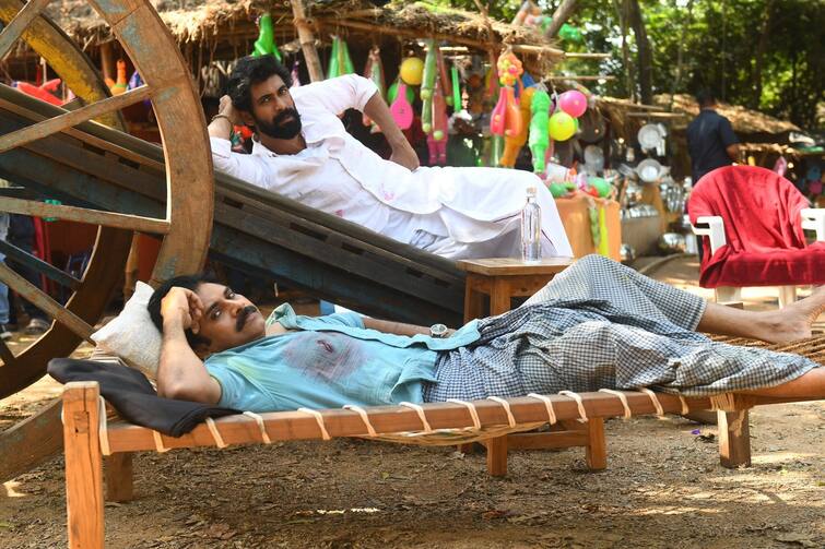 Pawan Kalyan Rana Latest Still From Bheemla Nayak Movie  Bheemla Nayak: 'భీమ్లా నాయక్' కొత్త స్టిల్.. పవన్, రానా పోజు చూశారా..?