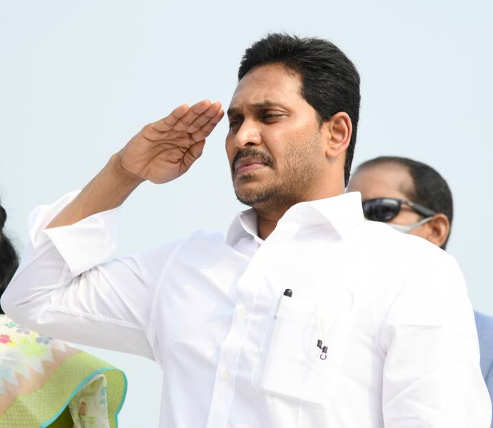 ఏడాది కాలంగా దేశ వ్యాప్తంగా 377 మంది పోలీసులు విధి నిర్వహణలో అమరులయ్యారని.. మన రాష్ట్రానికి చెందిన 11 మంది ఉన్నారని తెలిపారు.