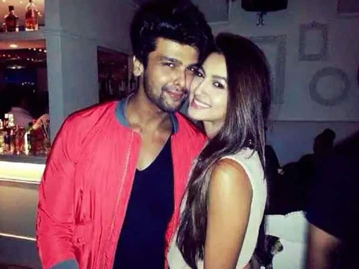 गौहर खान (Gauhar Khan) को बिग बॉस के दौरान कुशाल टंडन (Kushal Tandon) से प्यार हो गया था. शो के बाद भी दोनों रिलेशनशिप में थे. हालांकि, ये लंबे समय तक नहीं चल पाया.