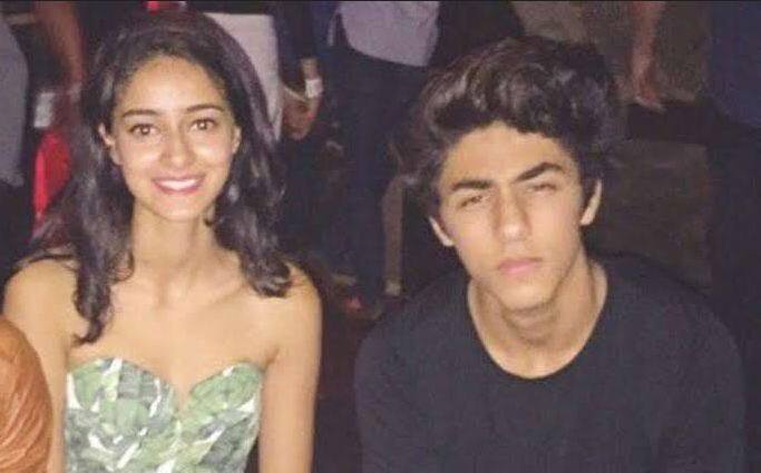 मीडिया रिपोर्ट्स के मुताबिक, एनसीबी को आर्यन और अनन्या की चैट हाथ लगी है जिसमें ड्रग्स का जिक्र है. आपको बता दें कि आर्यन और अनन्या एक-दूसरे को बचपन से जानते हैं. इनकी स्कूलिंग भी मुंबई के धीरूभाई अंबानी स्कूल में एक साथ ही हुई है.