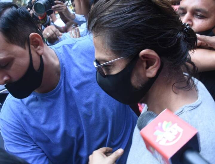 drugs case why Shahrukh khan meets aryan khan after 17 days arthur road jail Shahrukh Meets Aryan: क्या इस रूल की वजह से 17 दिनों से बेटे Aryan Khan से जेल में मिलने नहीं गए थे Shahrukh Khan?