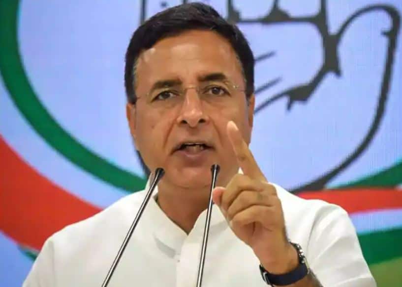 Covid Vaccination: Congress Attacks Modi Govt as India Achieves 100 Cr Vaccines Landmark Covid Vaccination: 100 करोड़ कोरोना टीकाकरण पर क्या कुछ बोली कांग्रेस? जानें