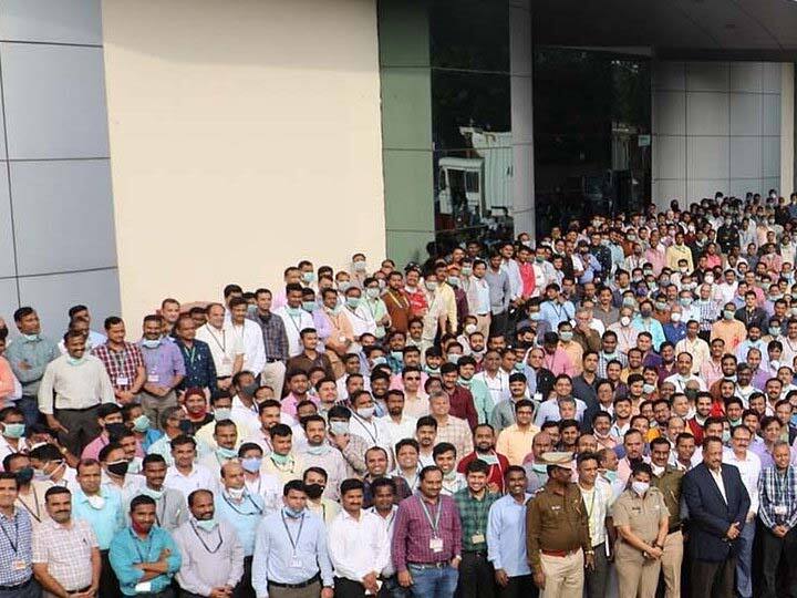 देशात कोरोनाच्या लसीकरणाला 16 जानेवारी 2021 रोजी सुरुवात झाली आणि पाहता-पाहता आज 100 कोटी डोस पूर्ण झाले.