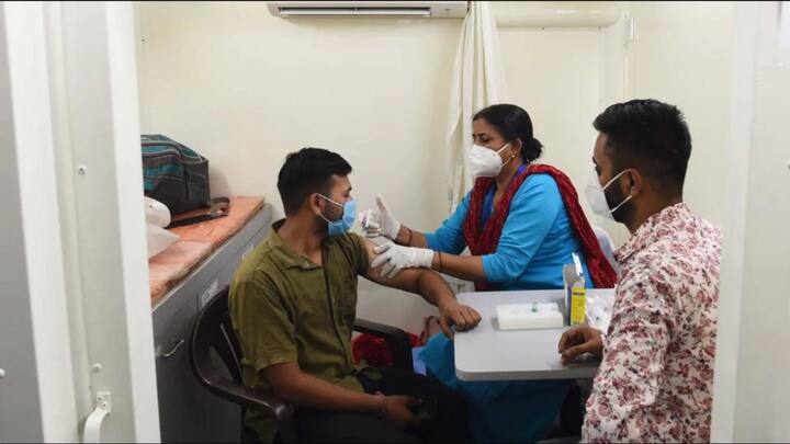 त्रिपुरा का धलाई जिला इस लिस्ट में दसवें नंबर है. यहा वैक्सीनेशन रेट 61.55 फीसदी है.