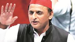 Agra Kand: हिरासत में सफाईकर्मी की मौत पर सियासत जारी, अखिलेश के निर्देश पर परिवार से मिले सपा नेता