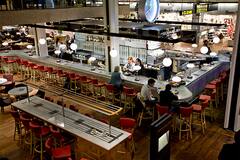 ਜਹਾਜ਼ ‘ਚ ਯਾਤਰਾ ਕਰਨ ਤੋਂ ਪਹਿਲਾਂ Airport  'ਤੇ ਮਿਲਣ ਵਾਲੀਆਂ ਇਨ੍ਹਾਂ ਚੀਜ਼ਾਂ ਤੋਂ ਕਰੋ ਪ੍ਰਹੇਜ਼