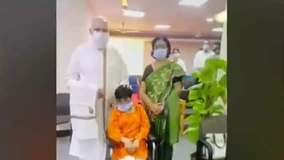 PM Modi at RML: Divyang sings 'Ae Mere Watan Ke Logo' and demands selfie