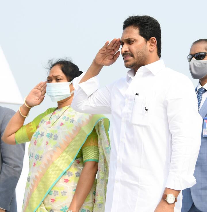 అమరులైన పోలీసుల కుటుంబసభ్యులకు ఆర్దిక సాయం అందించిన సీఎం శ్రీ వైయస్.జగన్.