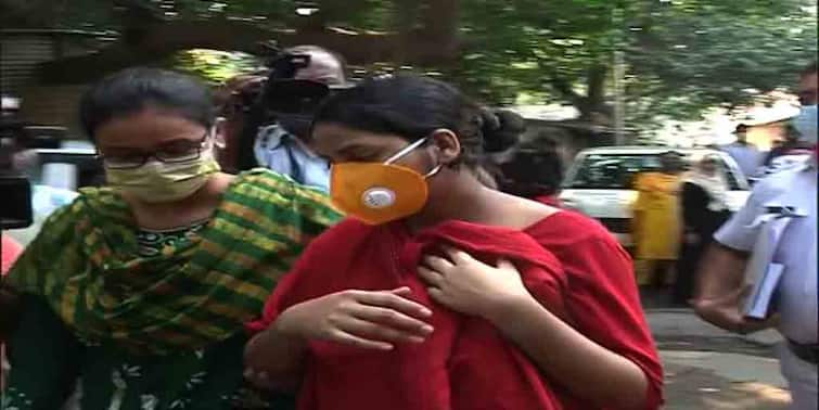 Ekbalpur Mother arrested for murdering her newborn daughter, father detained একবালপুরে সদ্যোজাত কন্যাসন্তানকে খুনে গ্রেফতার মা, আটক বাবা