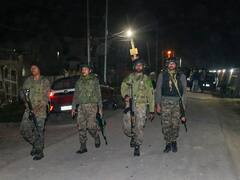 Srinagar Encounter: श्रीनगर में आतंकियों ने पुलिस पार्टी पर की फायरिंग, मुठभेड़ शुरू