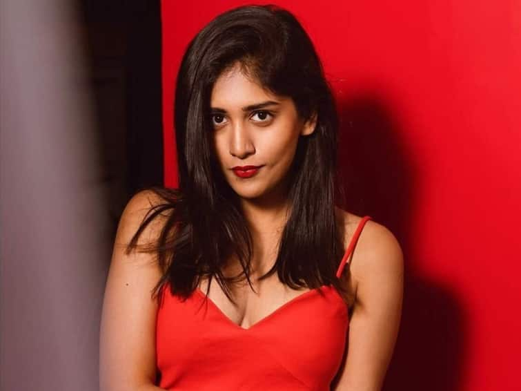 chandini chowdary smoking and drinking scenes becomes discussion point after sammathame teaser release Chandini Chowdary: చాందిని... మందు, సిగరెట్ ఆరోగ్యానికి హానికరం