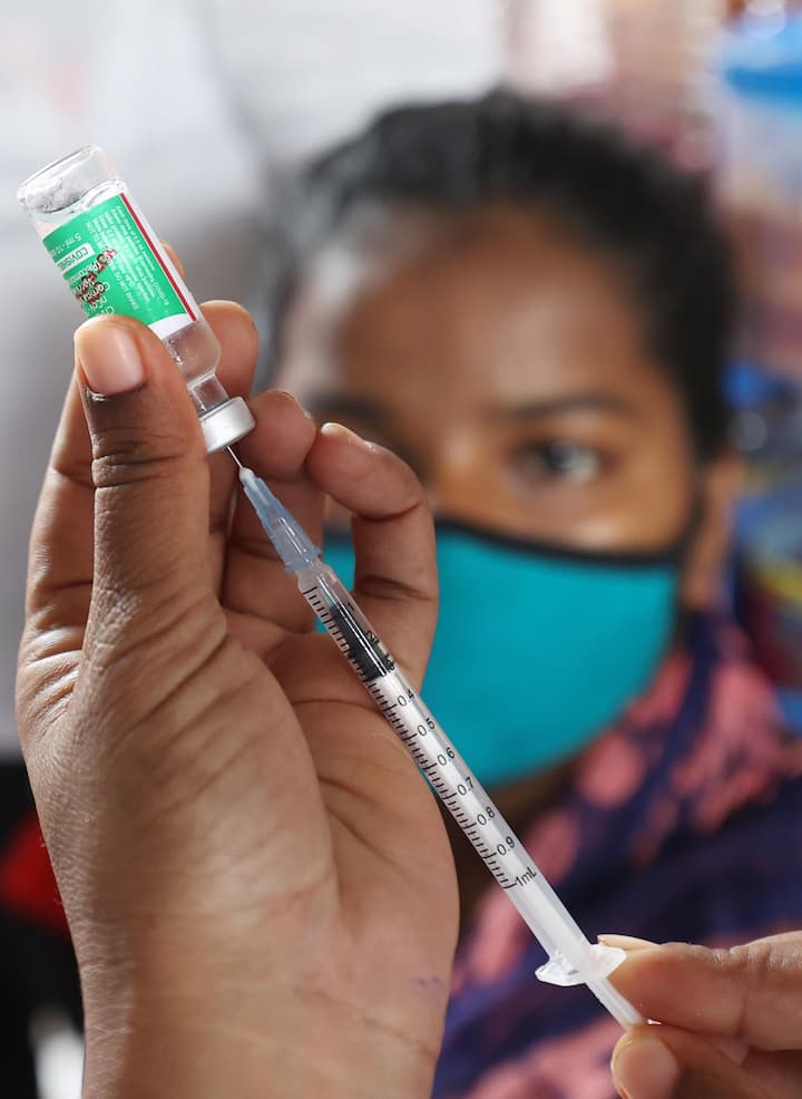 भारतातील अर्ध्याहून जास्त लोकसंख्येने कोरोना लसीचा पहिला डोस घेतला आहे. तसेच लहान मुलांच्या लसीच्या चाचणीलाही मंजुरी मिळाली असल्याने येत्या काळात लसीकरणाच्या कार्यक्रमाला आणखी वेग येणार आहे.