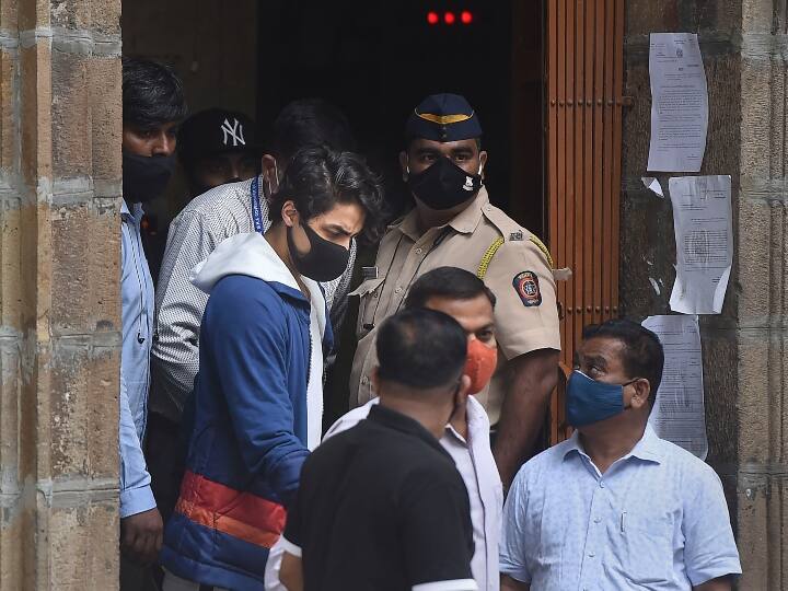 Mumbai NCB court extends judicial custody of 8 accused including Aryan Khan till Oct 30 Aryan Khan Drugs Case: अदालत ने आर्यन खान की न्यायिक हिरासत बढ़ाई, जानें अब कब तक जेल में रहना होगा