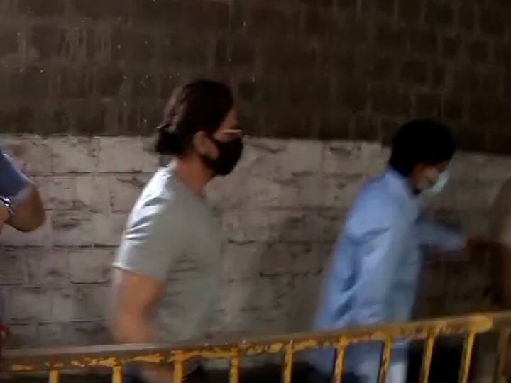 Aryan Khan Cruise Drug Case : बॉलिवूडचा बादशाह शाहरुख खानचा मुलगा आर्यन खानचा अर्ज काल सत्र न्यायालयाकडून फेटाळला गेला.