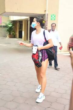 Sara Ali Khan: ২৫ বছরের সারার সম্পদের পরিমাণ কত? প্রতি মাসে আয় কত টাকা?