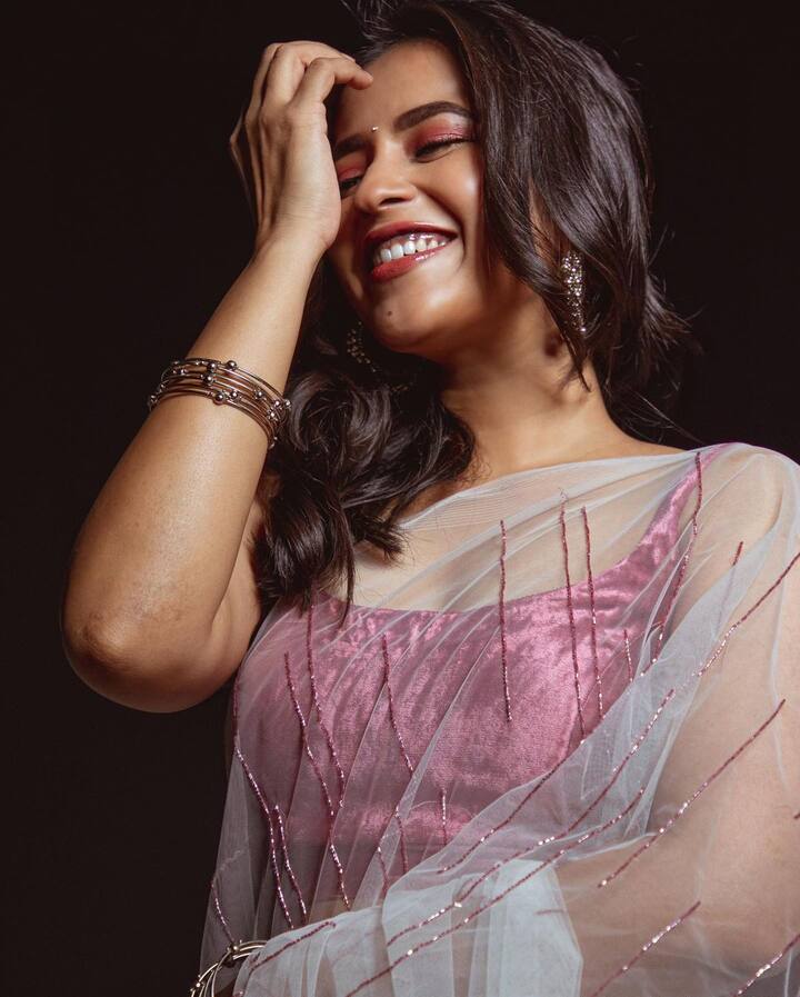 (Image credit: Instagram) కోమలీ ప్రసాద్ క్యూట్ పిక్స్ చూసి ఆనందించండి.