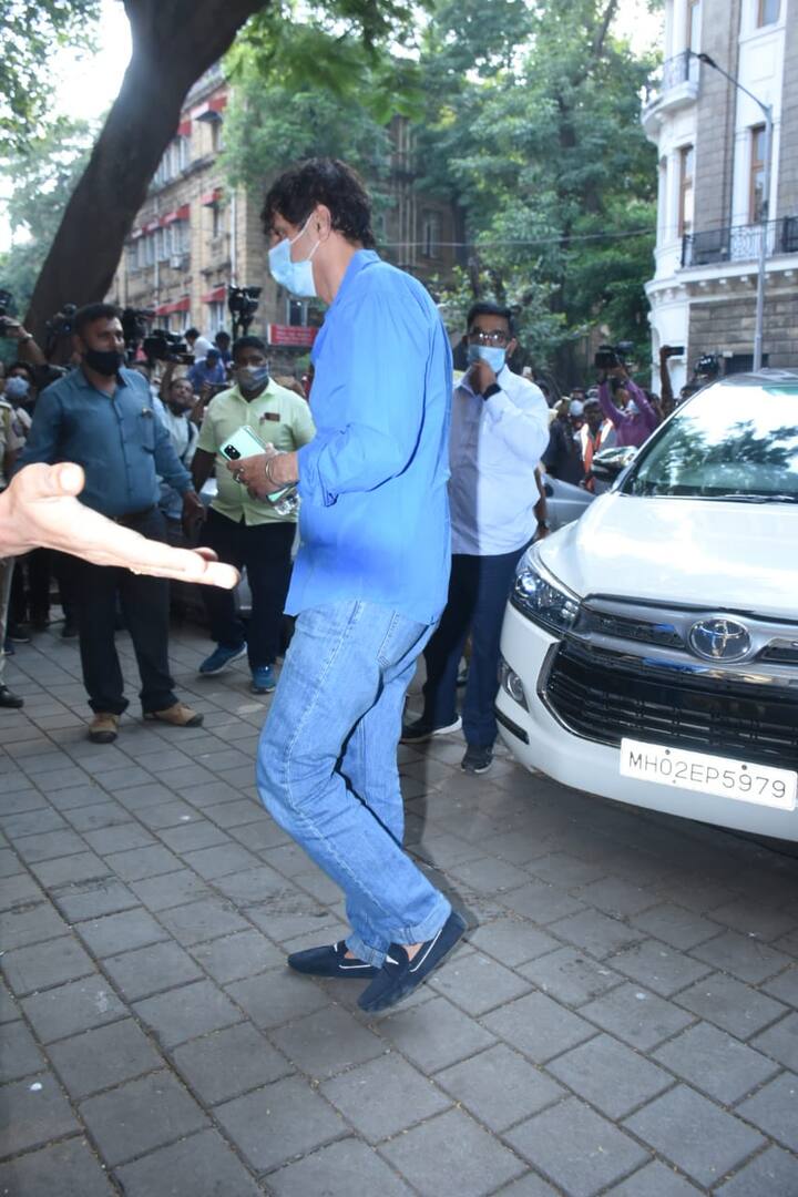 মেয়ের সঙ্গে এনসিবি দফরতে বলিউড অভিনেতা চাঙ্কি পাণ্ডে