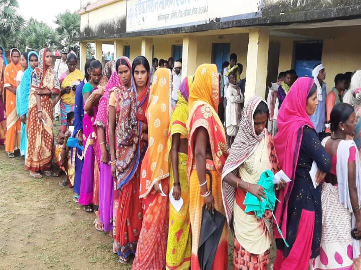 Bihar Panchayat Chunav: Women dominated in the fourth phase of polling in Aurangabad, 6.15 percent ahead from men ann Bihar Panchayat Chunav: औरंगाबाद में चौथे चरण के मतदान में महिलाओं का रहा दबदबा, पुरुषों से 6.15 प्रतिशत आगे