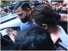 Aryan Khan Drugs Case: आर्थर रोड जेल में 17 दिन बाद बेटे Aryan से मिले बॉलीवुड स्टार Shahrukh Khan, देखें तस्वीरें