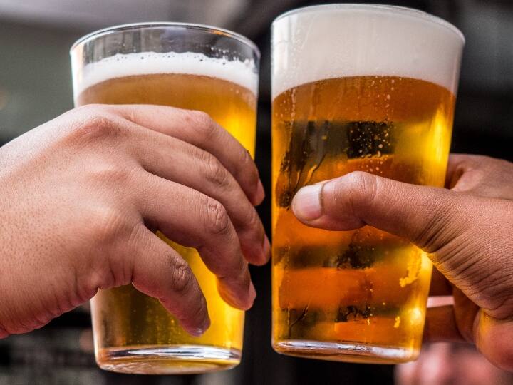 In Japan, youth are being appealed to drink more alcohol, know what the matter is આ દેશની સરકારે યુવાઓને વધુમાં વધુ દારૂ પીવાની કરી અપીલ, જાણો સરકારે કેમ આવો નિર્ણય કર્યો
