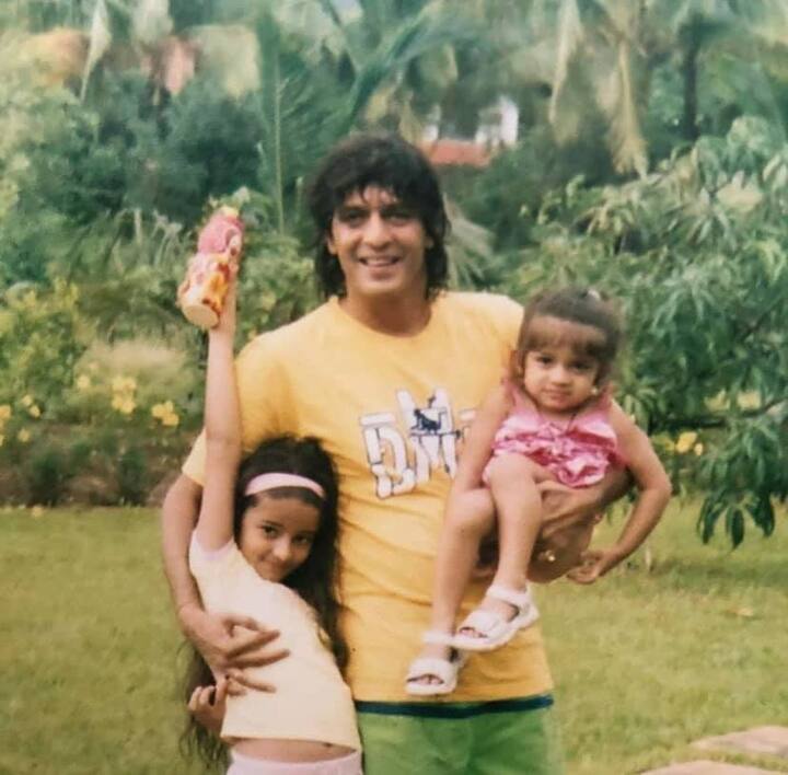 अभिनेत्री अनन्या पांडेने फार कमी कालावधीत बॉलिवूडमध्ये आपलं स्थान पक्क केलंय, तिच्या चाहत्यांची संख्या फार मोठी आहे. पण चाहत्यांसोबत सोशल मीडियावर ट्रोलर्सची संख्या देखील फार मोठी असते.  (Photo:@ananyapandayy/FB)