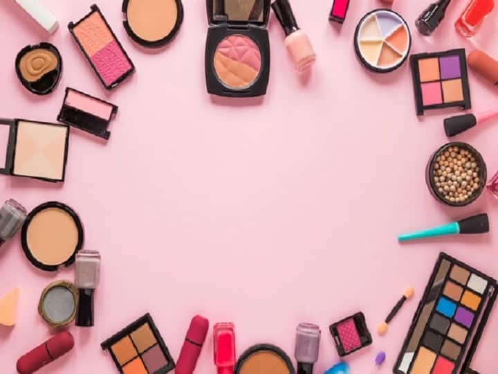 Karwa Chauth 2021 Makeup Tips to get look of bride in karwa chauth follow these makeup tips Karwa Chauth 2021 Makeup Tips: करवा चौथ के दिन दुल्हन जैसा लुक पाने के लिए फॉलो करें ये मेकअप टिप्स, जानिए