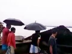 Bihar News: पूर्णिया में दिखने लगा नदियों का रौद्र रूप, चंद सेकेंड में पानी में समा गया आंगनबाड़ी केंद्र