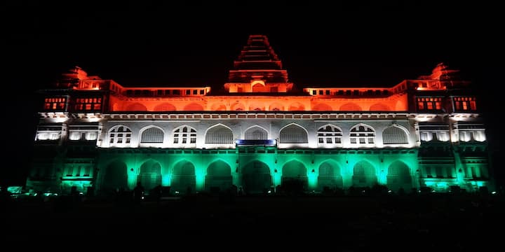 India illuminates 100 Monuments in Tri-color to celebrate landmark achievement of 100 crore vaccinations Corona Vaccine: করোনা ভ্যাকসিনের ১০০ কোটি টিকাকরণ সম্পূর্ণ, উদযাপনে দেশের ১০০ ঐতিহাসিক স্থান সাজল তেরঙ্গায়
