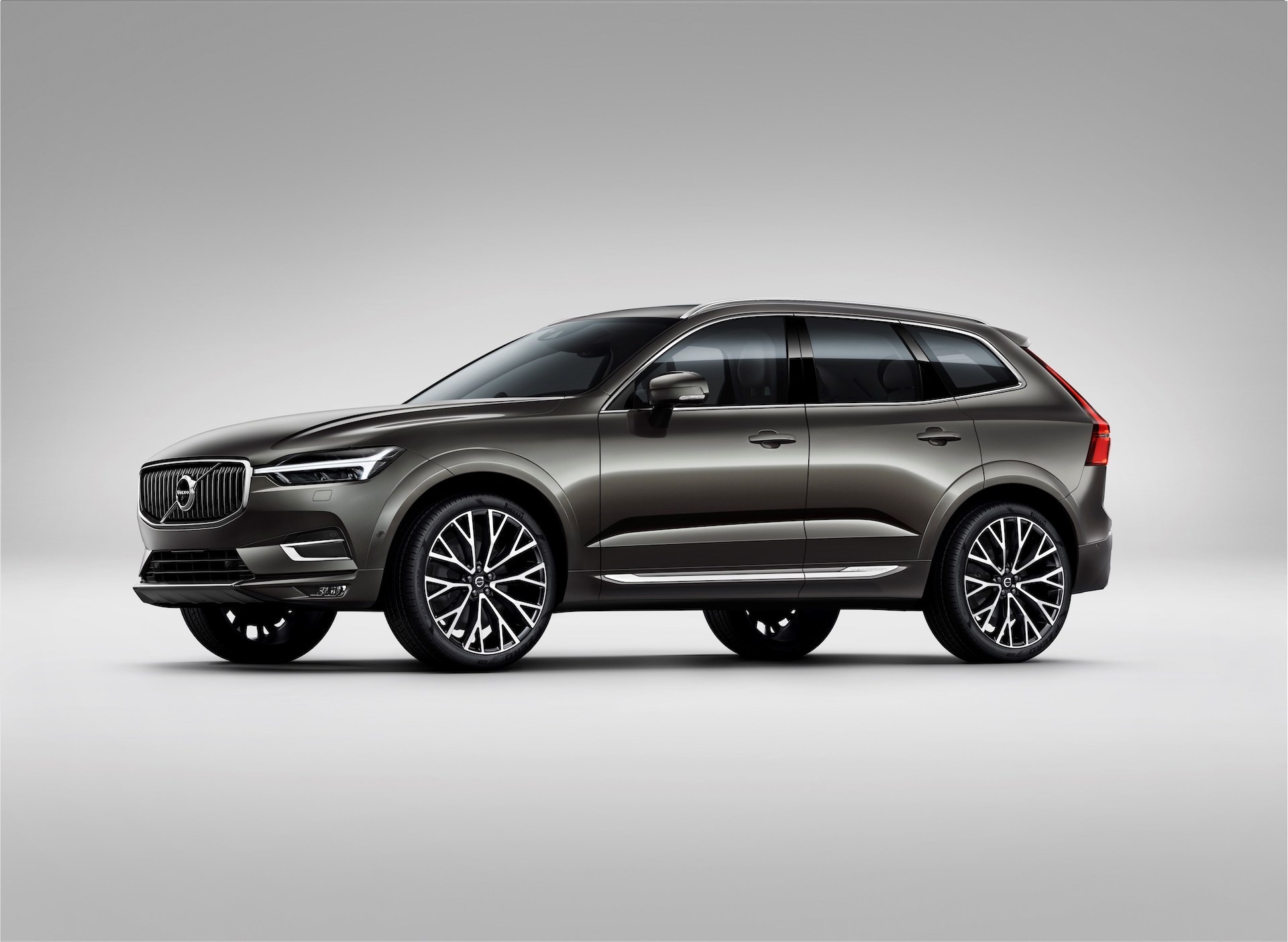 Volvo ने लॉन्च की नई Volvo S90 और XC60 प्लग-इन हाइब्रिड कार, इन एडवांस फीचर्स से है लैस