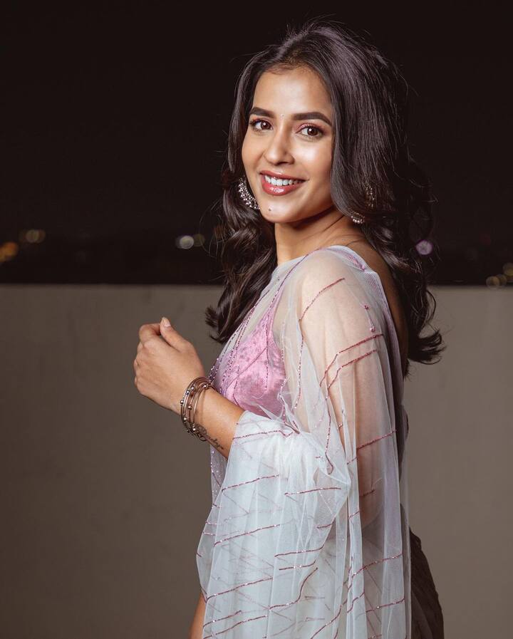 (Image credit: Instagram) కోమలీ ప్రసాద్ క్యూట్ పిక్స్ చూసి ఆనందించండి.