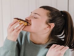 Cancer in women: బిస్కెట్లు, కేకులు అధికంగా తింటే... ఆ క్యాన్సర్ వచ్చే అవకాశం, తేల్చిన కొత్త అధ్యయనం