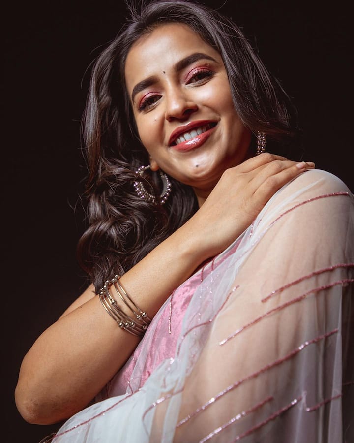 (Image credit: Instagram) ఆ తరువాత హిట్ కు సీక్వెల్ వస్తున్న హిట్ 2లో కూడా కోమలీ కనిపించబోతోంది.