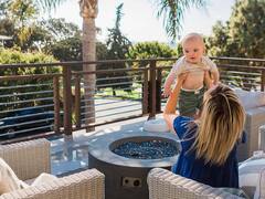 Photo :काय सांगता? एक वर्षाचं बाळ कमवतंय लाखो रुपये, पण कसं?