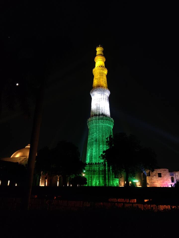 कुतुब मिनार : आज देशात 24 तासांत 18 हजार 454 नव्या कोरोनाबाधितांची नोंद करण्यात आली आहे.