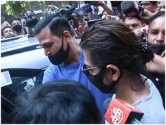 Aryan Khan Drugs Case: आर्थर रोड जेल में 17 दिन बाद बेटे Aryan से मिले बॉलीवुड स्टार Shahrukh Khan, देखें तस्वीरें