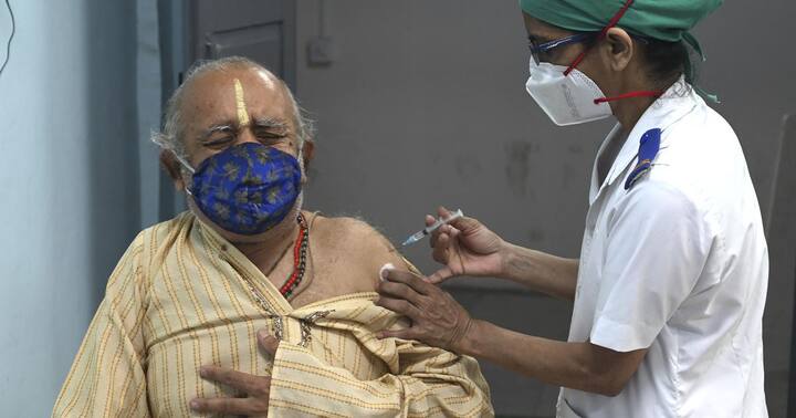 टॉप-10 जिलों में उत्तराखंड का चमोली जिला भी शामिल है. यहां वैक्सीनेशन रेट 70.81% है.