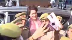 UP में अब Priyanka Gandhi की स्कूटी VS Akhilesh Yadav की साइकिल!
