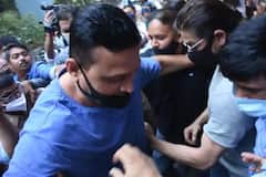 SRK Meets Aryan Khan Pics: ఆర్యన్‌ ఖాన్‌ను కలిసిన షారుక్.. జైలు దగ్గర హౌస్‌ఫుల్