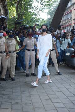 Ananya Panday: ছোট থেকে বন্ধুত্ব, একসঙ্গেই পার্টি করতেন আরিয়ান-অনন্যা; ক্রুজ মামলায় নয়া মোড়