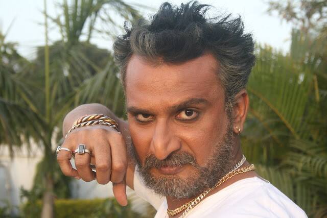 अवधेश मिश्रा भोजपुरी फिल्मों में अपने नेगेटिव रोल के लिए जाने जाते हैं. उन्होंने हिंदी फिल्म 'डर्टी पॉलिटिक्स' में एक महत्वपूर्ण भूमिका निभाई. फिल्म में नसीरुद्दीन शाह, मल्लिका शेरावत, जैकी श्रॉफ, अनुपम खेर और ओम पुरी जैसे लोकप्रिय एक्टर्स थे.