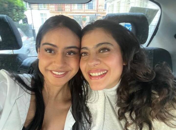 बॉलीवुड एक्ट्रेस काजोल (Kajol) ने बेटी न्यासा (Nysa) के साथ सोशल मीडिया पर एक थ्रोबैक तस्वीर शेयर की है. तस्वीर में काजोल और न्यासा वाइट आउटफिट में दिखाई दे रही हैं और ये तस्वीर कार की बैकसीट पर ली गई है. काजोल ने इस फोटो के साथ कैप्शन में लिखा है, मिस यू बेबी गर्ल.