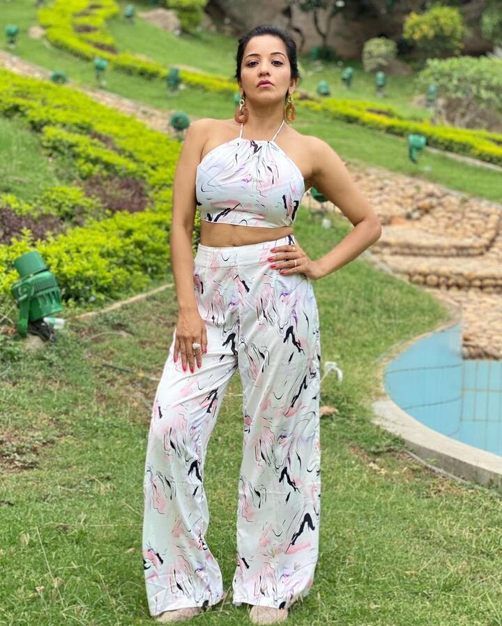 मोनालिसा के नाम से मशहूर अंतरा बिस्वास ने कई भोजपुरी फिल्मों में काम किया है. एक्ट्रेस ने 2005 में अजय देवगन, सुनील शेट्टी और प्रियंका चोपड़ा स्टारर फिल्म 'ब्लैकमेल' में एक आइटम नंबर भी किया था. उन्हें गोविंदा स्टारर फिल्म 'मनी है तो हनी है' में एक छोटा सा किरदार निभाते हुए भी देखा गया था. इनके अलावा वह बंगाली, उड़िया, तमिल, कन्नड़ और तेलुगु फिल्मों में भी नजर आ चुकी हैं.