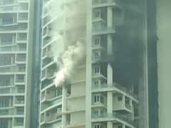 Mumbai Fire মুম্বইয়ে ৬০ তলা বহুতলে বিধ্বংসী আগুন, প্রাণে বাঁচার মরিয়া চেষ্টায় মৃত ১