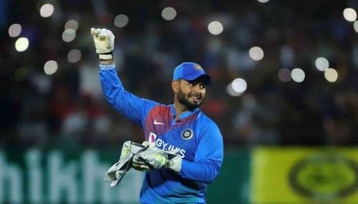 தோனிக்கு பிறகு விக்கெட் கீப்பராக வலம் வரும் ரிஷப்பண்ட், தோனியின் ஆரம்பகால அதிரடியை போல பேட்டிங் செய்யும் வல்லமை கொண்டவர்.