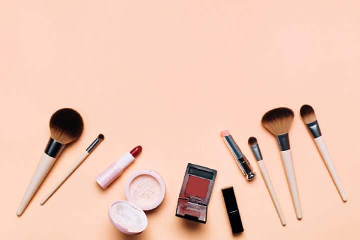Amazon Festival Sale: 5 Basic Makeup Items That Will Brighten Your Face On This Karva Chauth RTS Amazon Festival Sale: 5 Basic Makeup Items That Will Brighten Your Face On This Karva Chauth