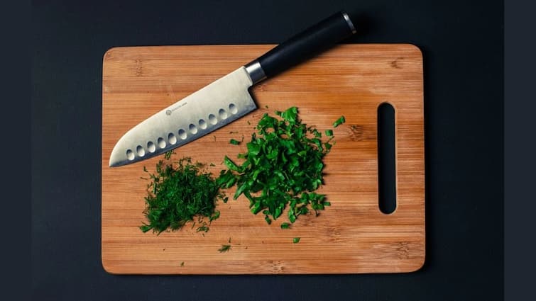 cleaning tips for chopping boards properly in kitchen, know in details Kitchen Tips: কীভাবে পরিস্কার রাখবেন চপিং বোর্ড বা সব্জি কাটার বোর্ড?